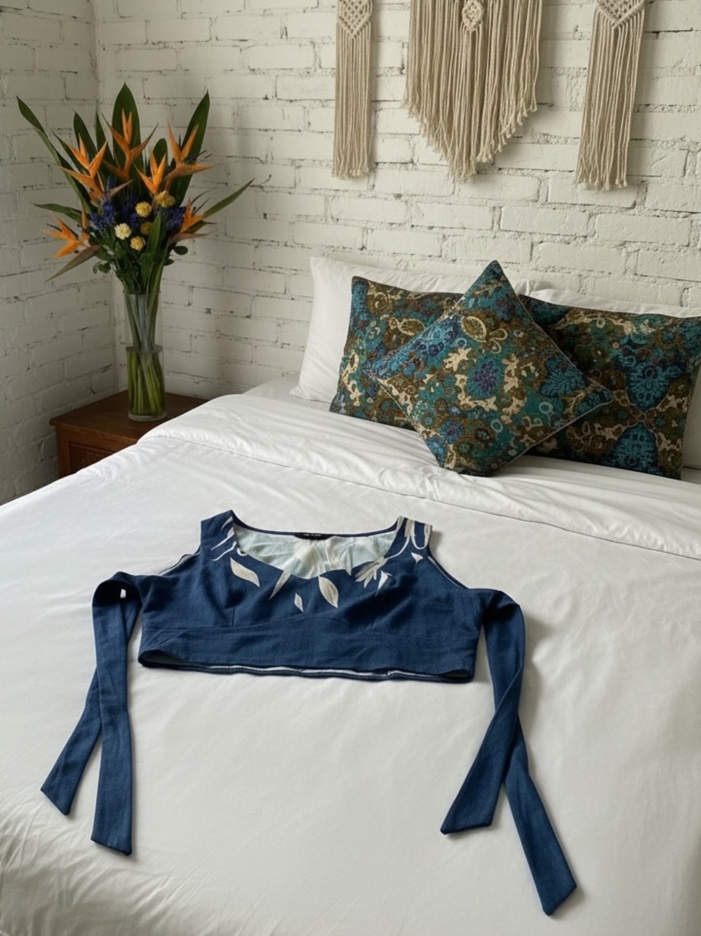 Chic Me cut out shoulder crop top